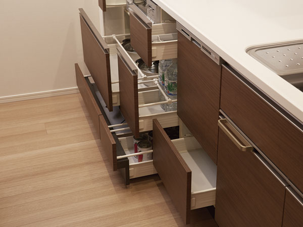 Kitchen.  [Slide storage (soft-close)] Efficiently it can organize pots and tableware, etc.. Adopted Austria Blum manufactured by rail, Quietly by simply pressing lightly, You can open and close smoothly.  ※ Caddy is not a soft-close.