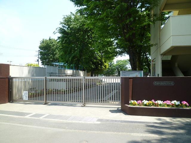 Primary school. Wakamatsu until the elementary school (elementary school) 627m