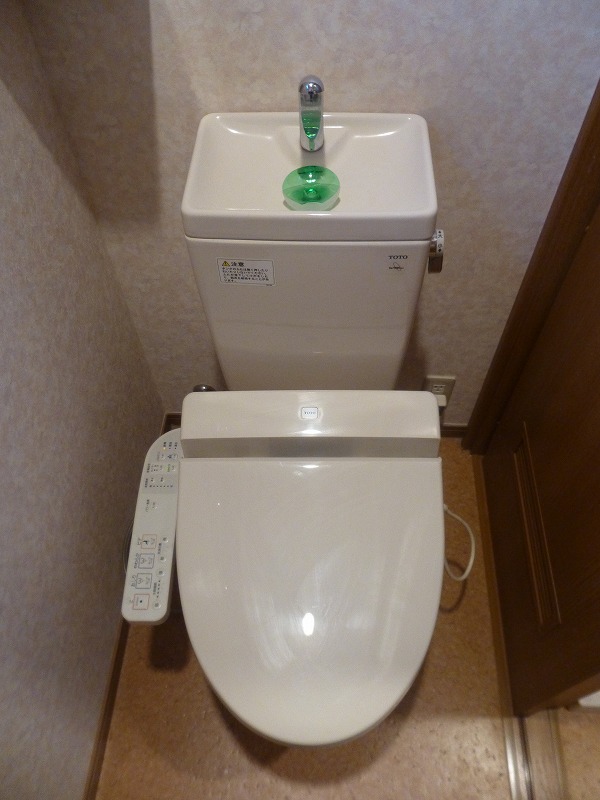 Toilet.  ◆ Glad bidet with a toilet ◆ Since Katsui window Nioigako