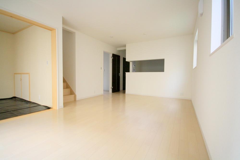 Living. Local (11 May 2013) Shooting