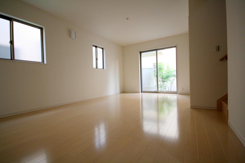 Living. Local (11 May 2013) Shooting