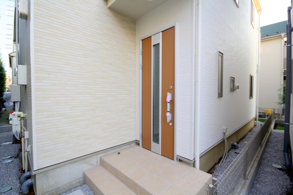 Entrance. Local (11 May 2013) Shooting