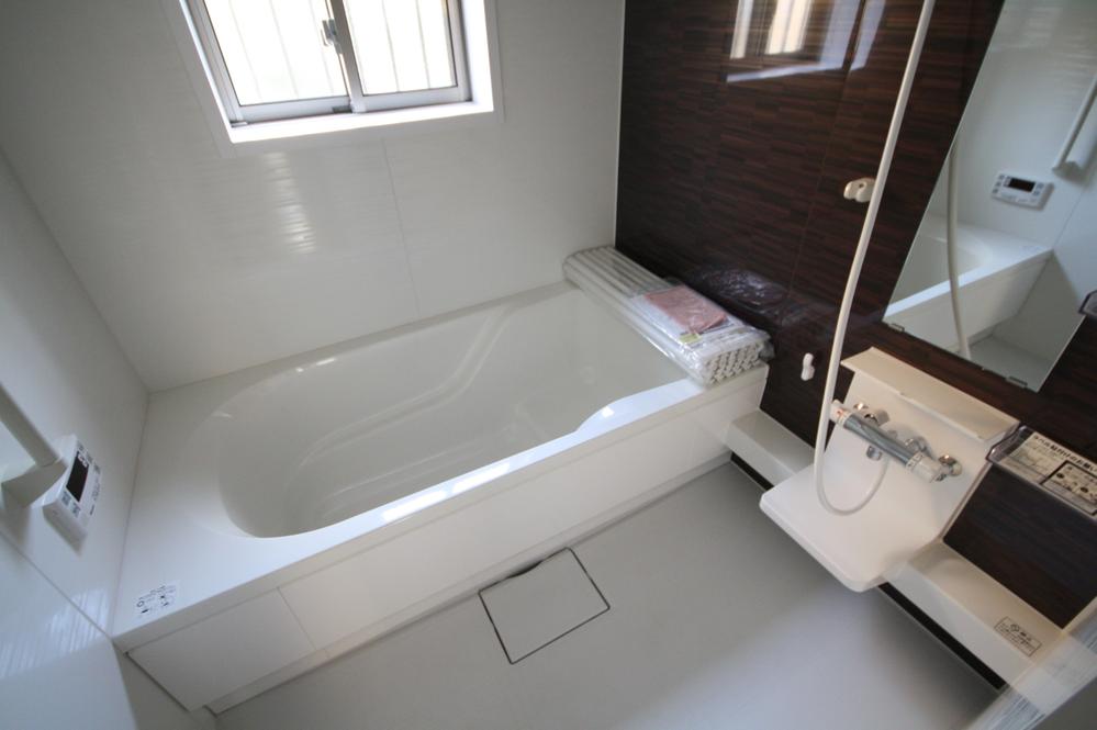 Bathroom. Local (11 May 2013) Shooting