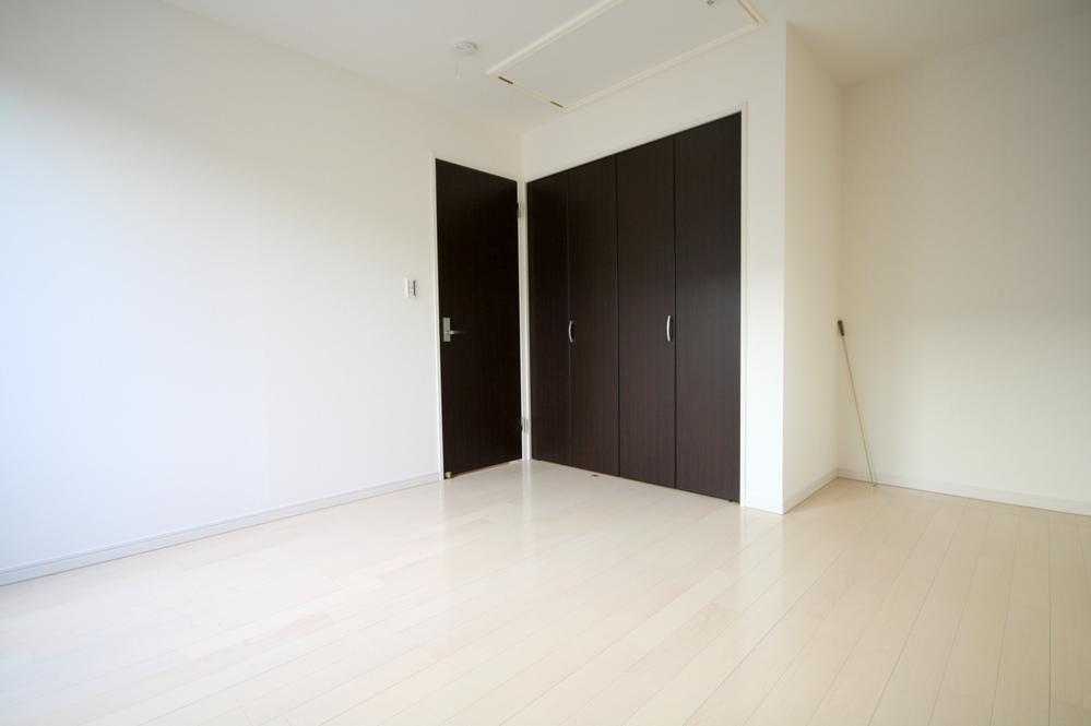 Non-living room. Local (11 May 2013) Shooting