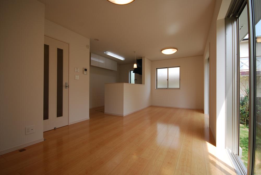 Same specifications photos (living). Local (2013 November shooting)