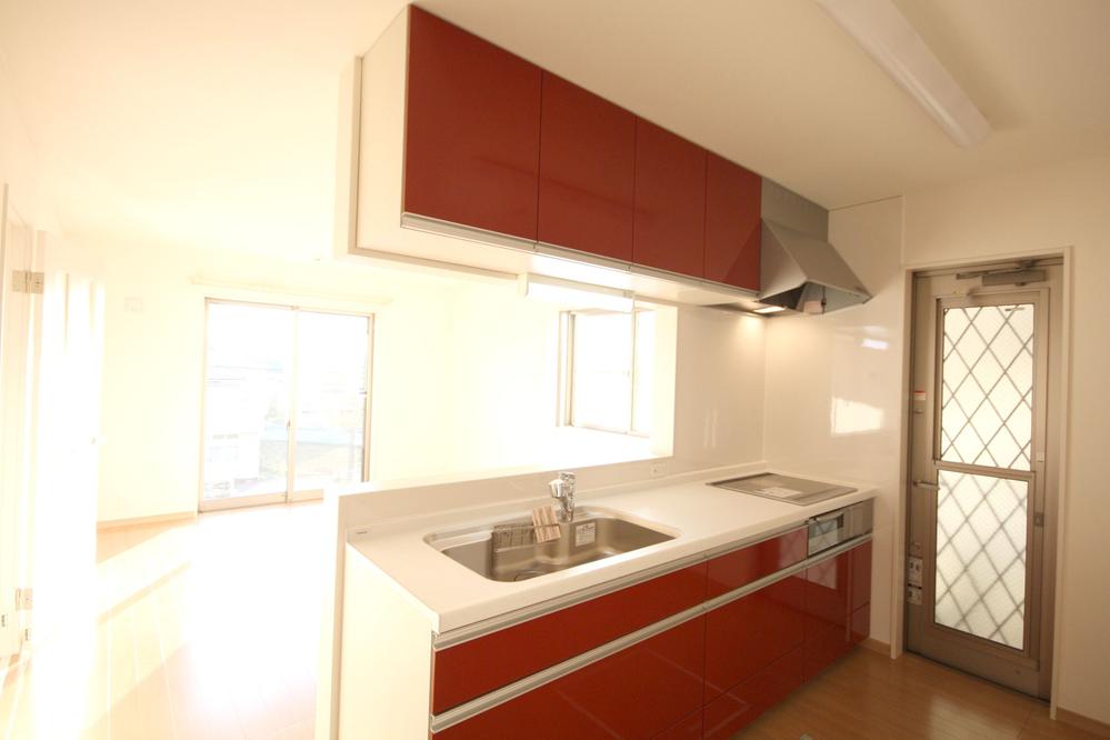 Kitchen. Indoor (11 May 2011) Shooting