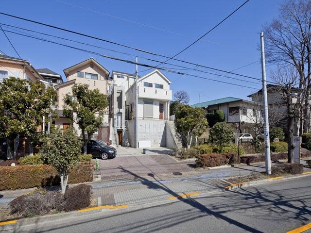 Local photos, including front road. Local (February 2012) Shooting