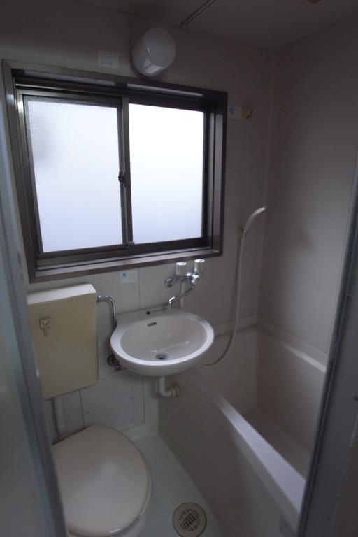 Bath. bus ・ toilet ・ Wash basin (with window)