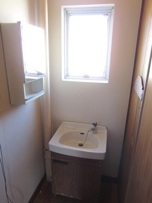 Washroom. It is a convenient washbasin