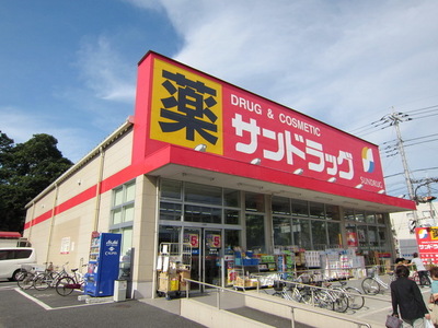 Dorakkusutoa. San 700m to drag (drugstore)