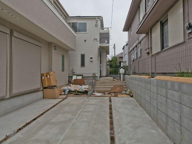 Local appearance photo. Local (12 May 2013) Shooting