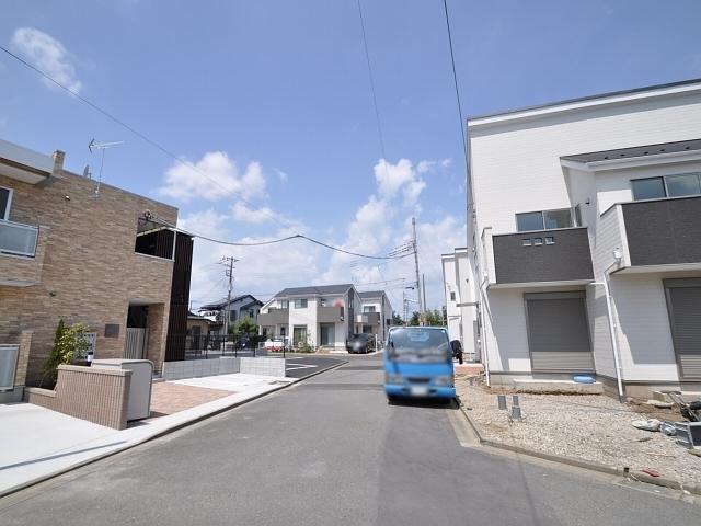 Local appearance photo. Fuchu Yotsuya 2-chome, contact road situation