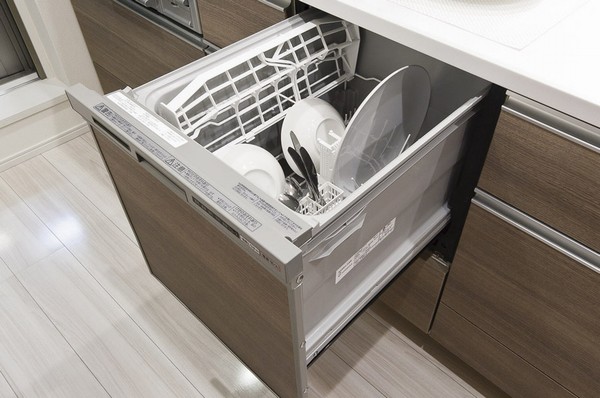  [Dishwasher] Speedy from the cleaning to the drying, To reduce the housework. There is also a water-saving effect.