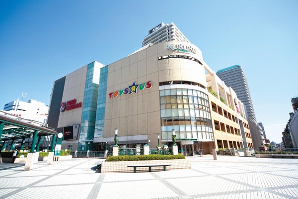 "Pivot" about 400m, A 5-minute walk. A movie theater and Toys R Us, Large-scale commercial facility Matsumotokiyoshi and enter. Encouraging because it also contains Fuchu Child and Family Support Center