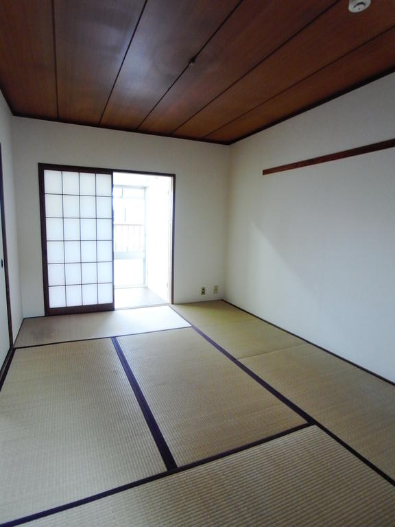 Living and room.  ◆ Japanese-style room 6 quires