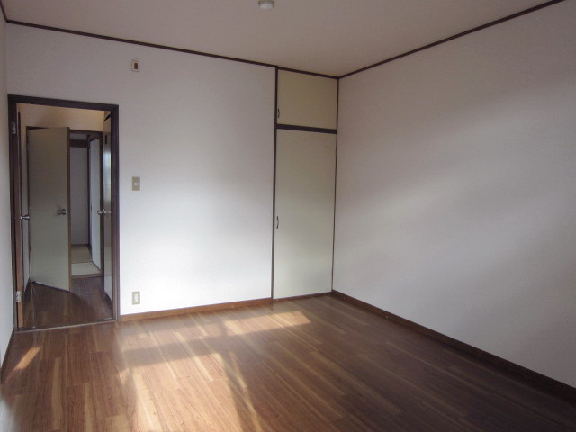 Living and room. Western-style is an 8-tatami rooms