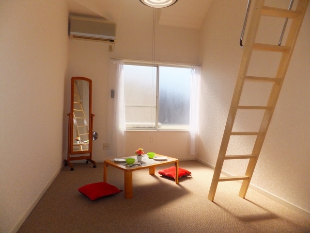 Living and room. Western-style 6 Pledge ・ Ceiling Spacious