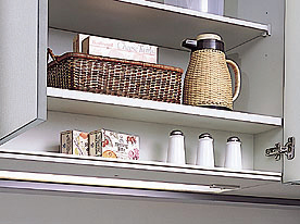 Kitchen.  [Upper cupboard (soft-close)] Such as lunch boxes and Tapper were installed top cupboard, which is housed clean. Safe with earthquake-resistant latch to shake of an earthquake. Soft-close specification to prevent noise when the door is closed.