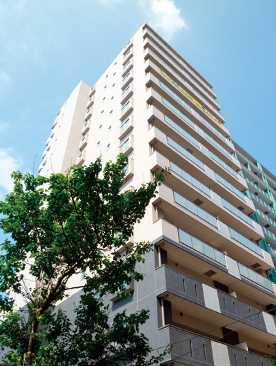 Features of the building.  [appearance] They were subjected to some of the elegant and calm color, The ground in the new landscape of the city 15-story tower apartment.