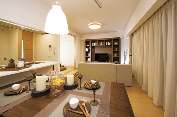 living ・ Dining is adjacent to the Japanese-style room (A type)