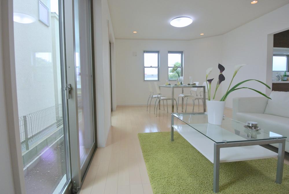 Same specifications photos (living). Seller construction cases