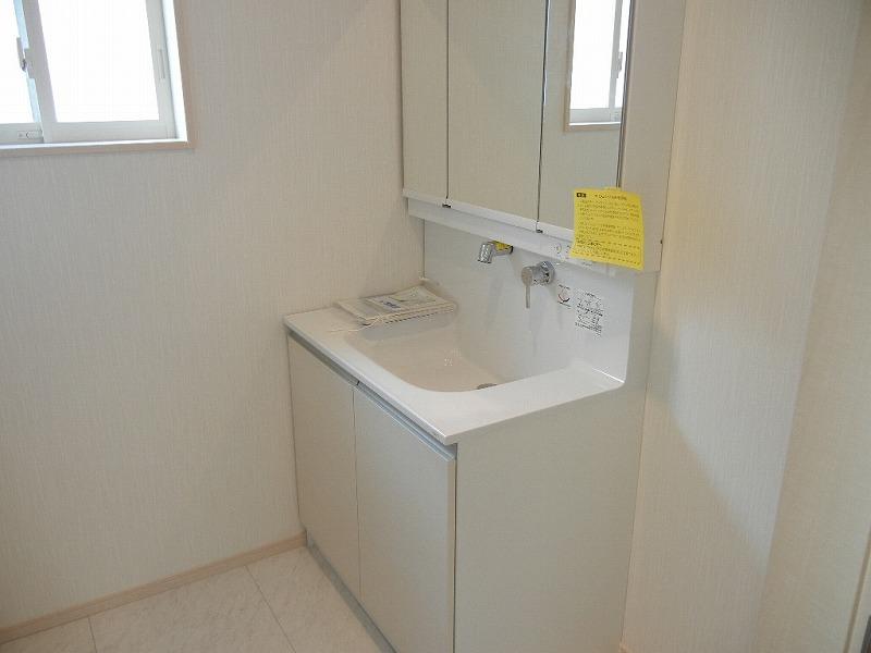 Wash basin, toilet. Washroom