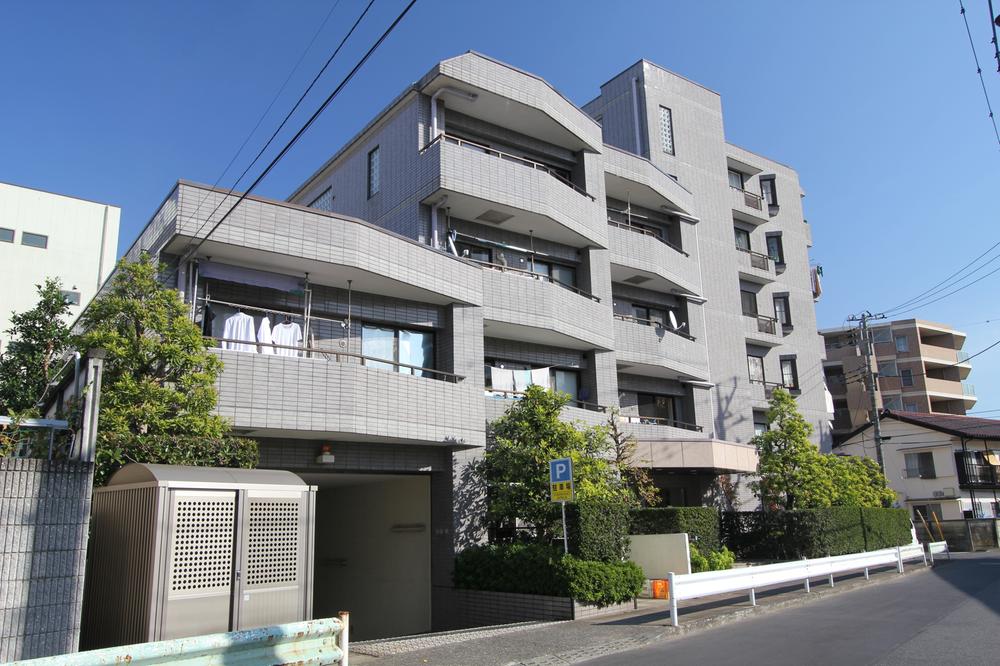 Local appearance photo. Mansion appearance of calm form