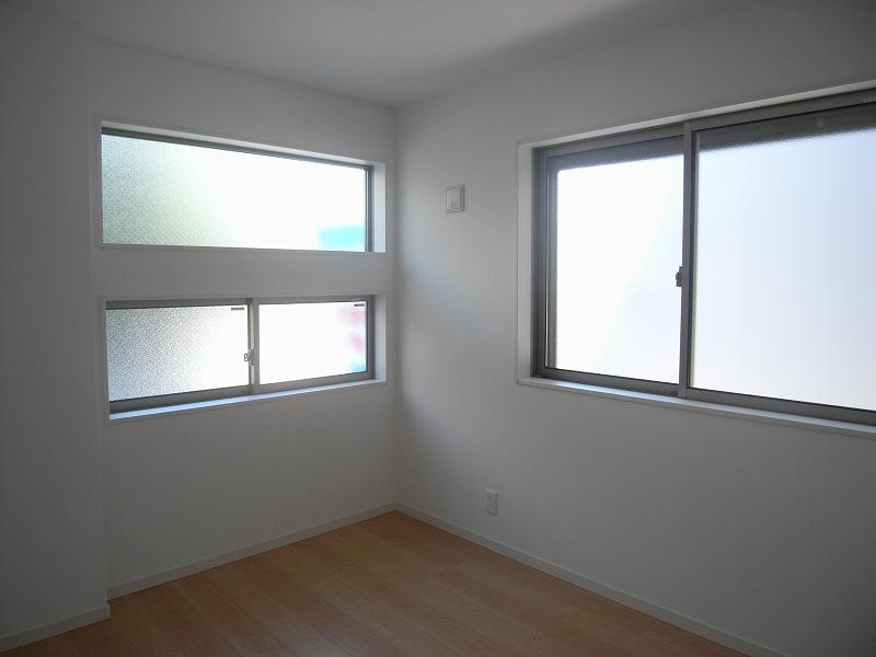 Non-living room. Designed Akaritori window