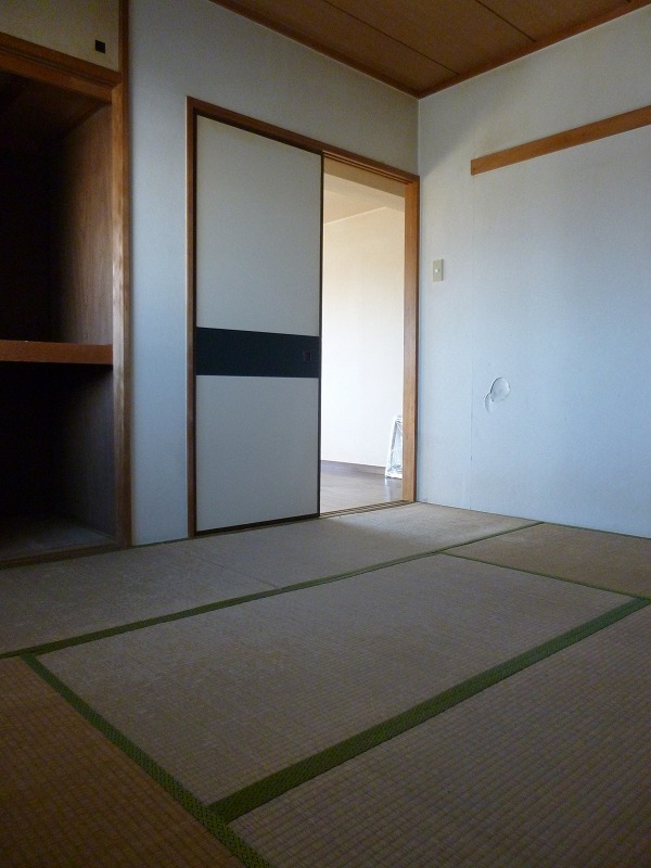 Living and room.  ◆ It will calm the Japanese there is a Japanese-style room ◆ 