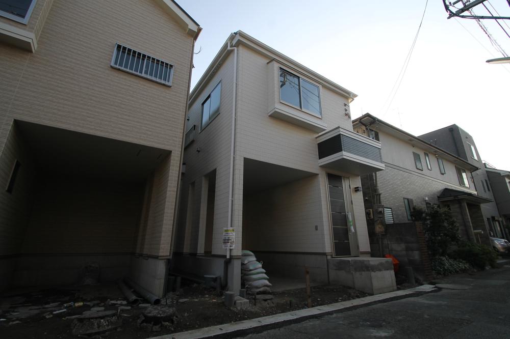 Local photos, including front road. Local (September 2013) Shooting