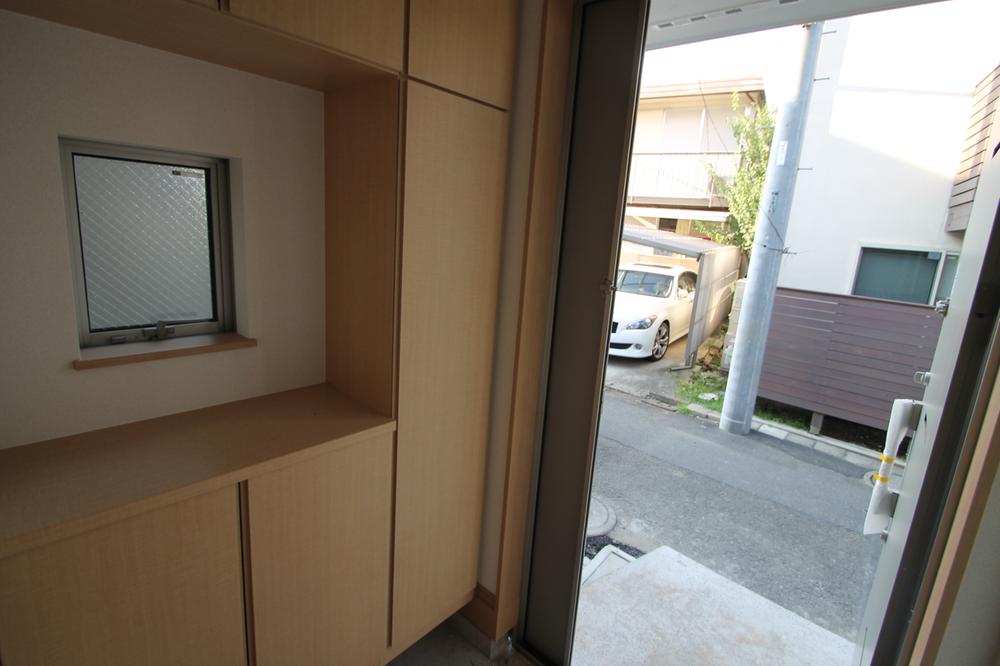 Entrance. Local (September 2013) Shooting