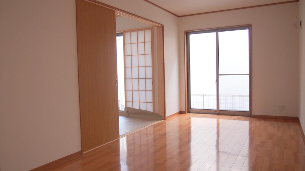 Same specifications photos (living). Example of construction