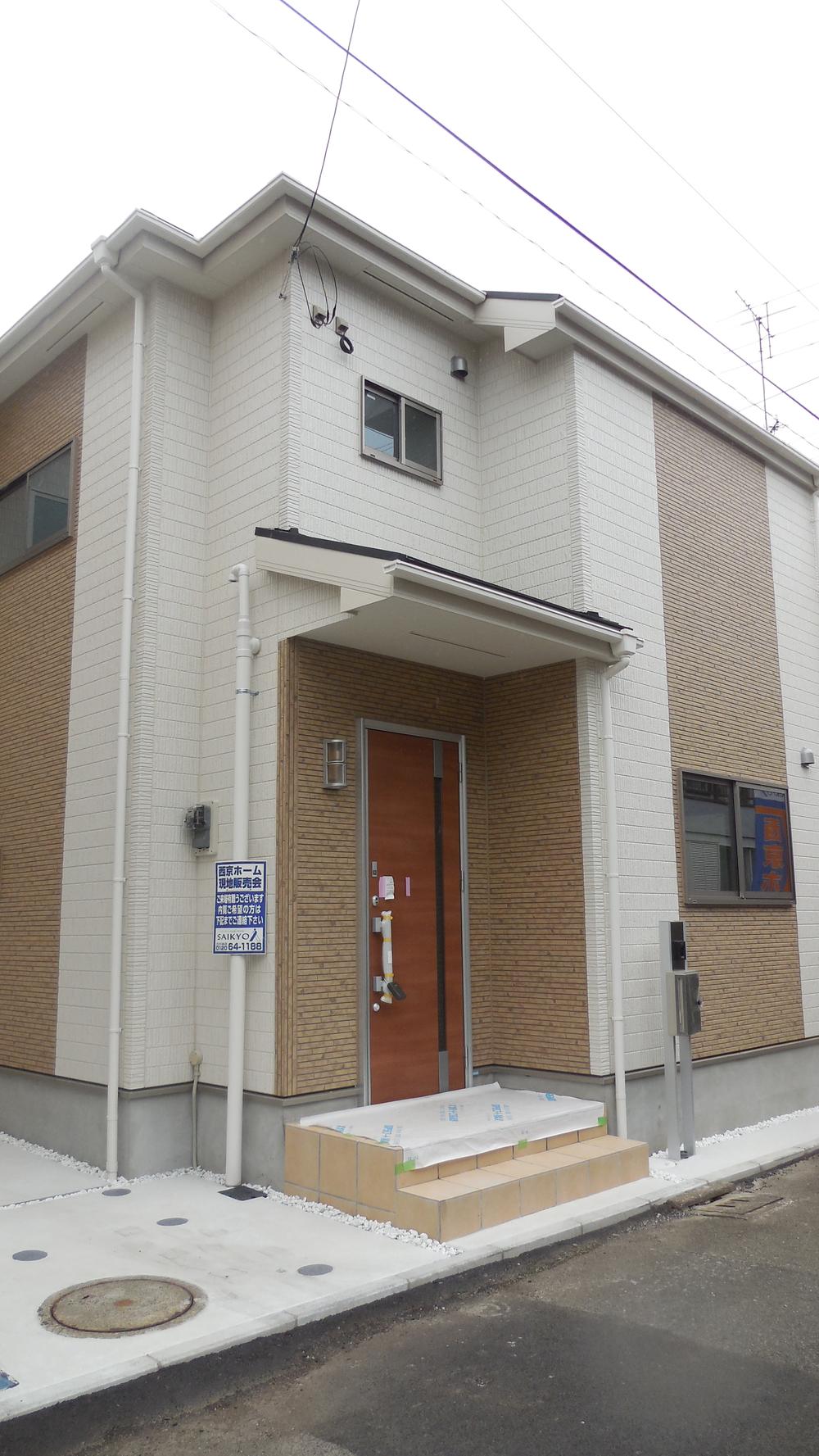 Local appearance photo. Local (10 May 2013) Shooting