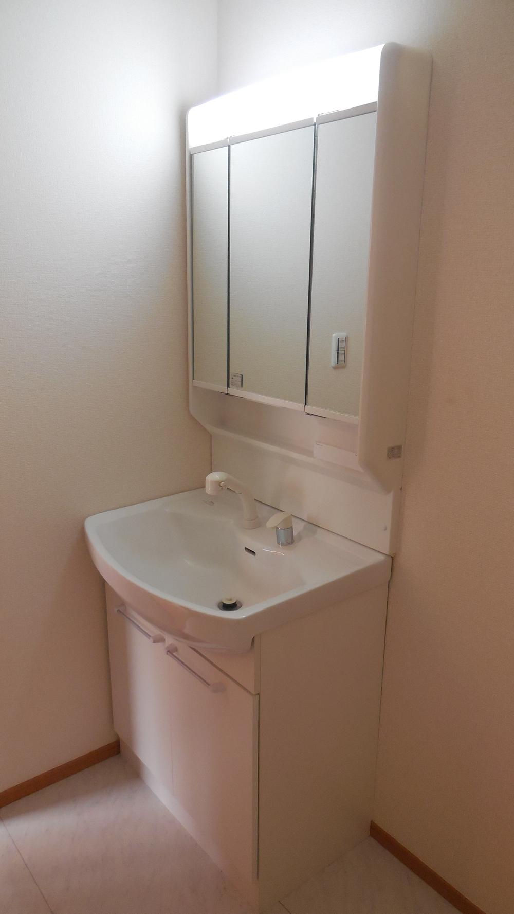 Wash basin, toilet. Indoor (10 May 2013) Shooting