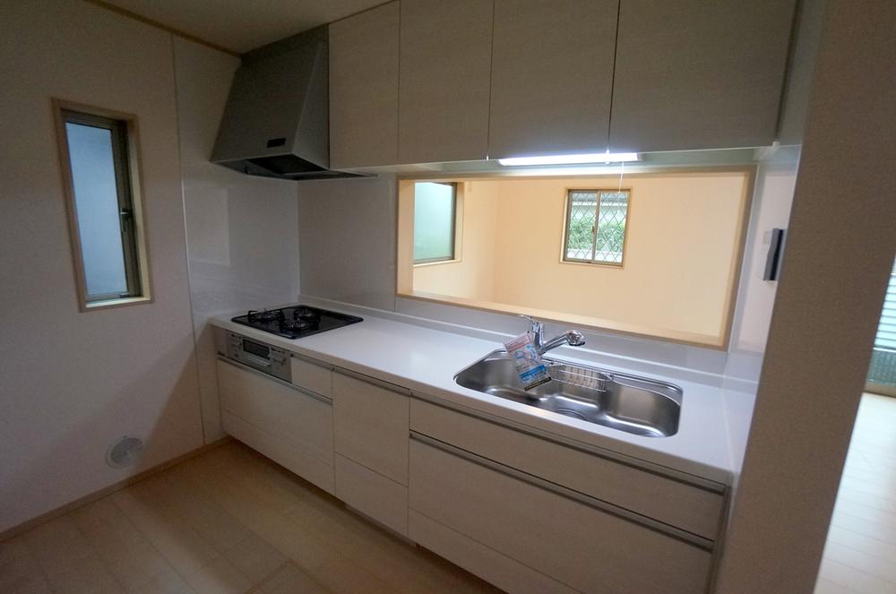 Kitchen. Local Photos