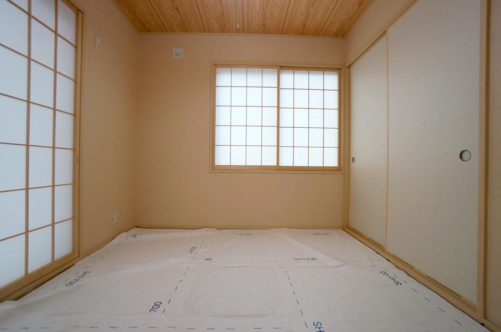 Non-living room. Local Photos