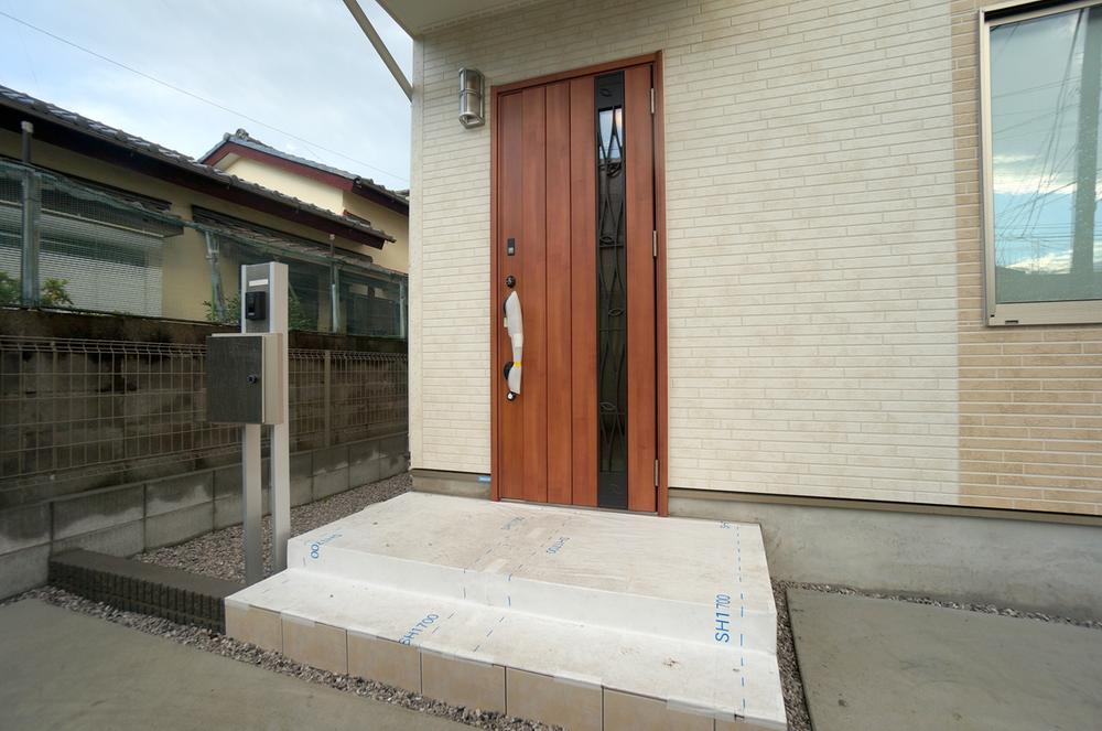 Entrance. Local Photos