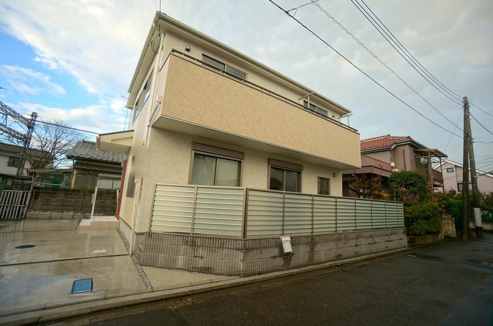 Local photos, including front road. Local Photos