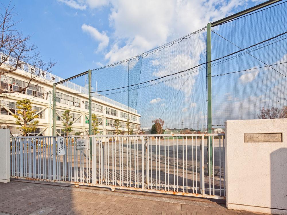 Primary school. 1300m to Fuchu Municipal Fuchu seventh elementary school