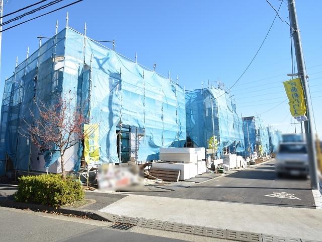 Local photos, including front road. Local (12 May 2013) Shooting