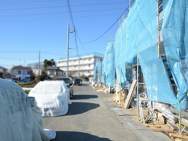 Local photos, including front road. Local (12 May 2013) Shooting