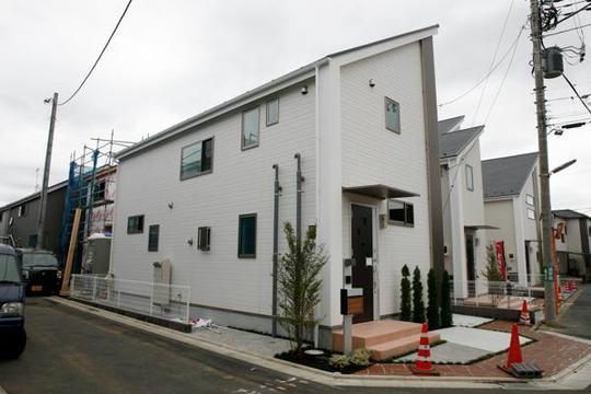 Local appearance photo. L Building appearance [2013 September shooting]