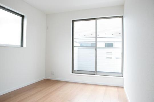 Non-living room. The window is large, bright Western-style.