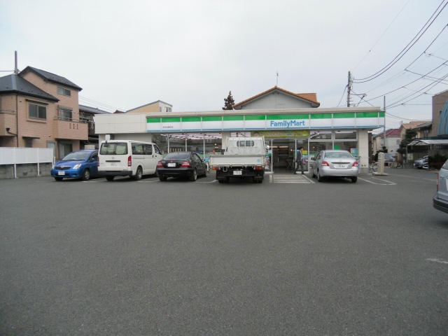 Convenience store. 150m to Family Mart (convenience store)