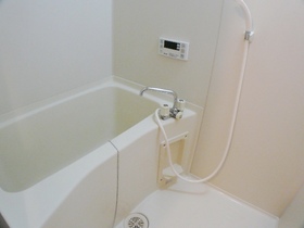 Bath. It is a bathroom with add 焚給 hot water