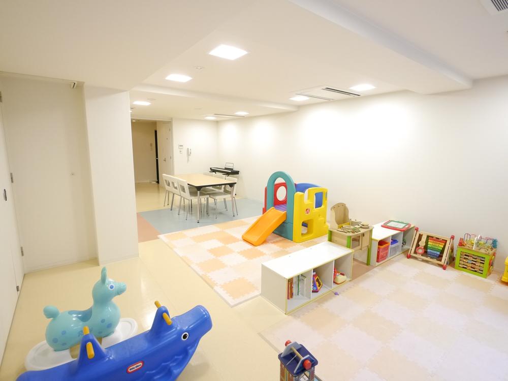 Other common areas. Also the day of rain, Carefree play kids room children