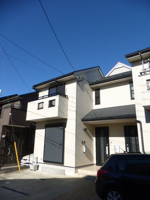 Building appearance. It is the property of the terrace house