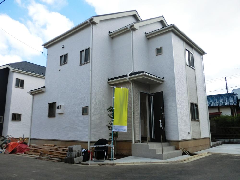 Local appearance photo. Local (10 May 2013) Shooting