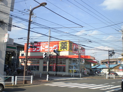 Dorakkusutoa. San 580m to drag (drugstore)