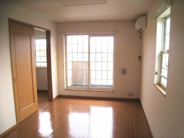 Living and room. Bright dining space